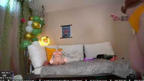 Snapshot of vivid_whit chatting on April 7, 2026, 7:25 pm Whitney online show from April 7, 2026, 7:25 pm