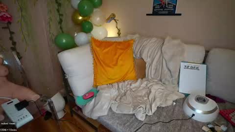 Snapshot of vivid_whit chatting on May 8, 2026, 8:25 pm Whitney online show from May 8, 2026, 8:25 pm
