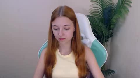 Snapshot of vivien_leight chatting on September 8, 2025, 5:56 pm Vivien online show from September 8, 2025, 5:56 pm