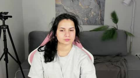 Snapshot of vivien_ross chatting on May 18, 2026, 1:24 am vivien_ross online show from May 18, 2026, 1:24 am