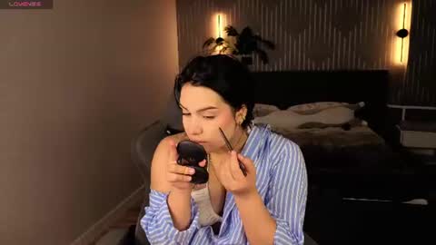 vivien_ross online show from June 24, 2026, 1:15 am