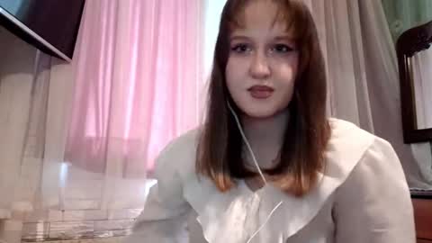 Snapshot of vivienburnias chatting on March 10, 2026, 9:25 am Rita online show from March 10, 2026, 9:25 am