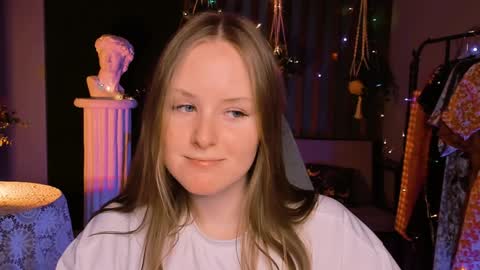 Snapshot of vivienleeigh chatting on December 28, 2024, 1:17 pm Vivien online show from December 28, 2024, 1:17 pm