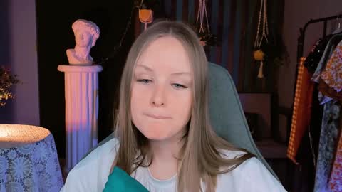 Snapshot of vivienleeigh chatting on December 28, 2024, 4:20 pm Vivien online show from December 28, 2024, 4:20 pm