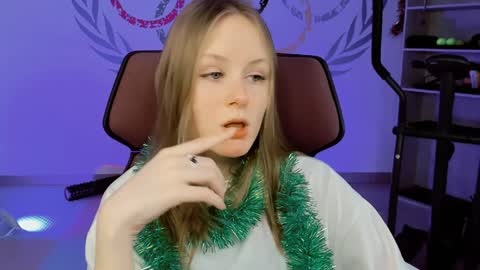 Snapshot of vivienleeigh chatting on December 31, 2024, 5:11 am Vivien online show from December 31, 2024, 5:11 am