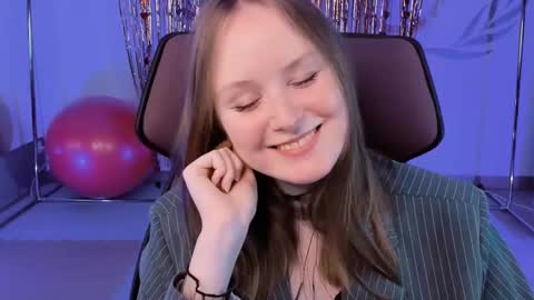 Snapshot of vivienleeigh chatting on February 16, 2025, 12:10 pm Vivien online show from February 16, 2025, 12:10 pm