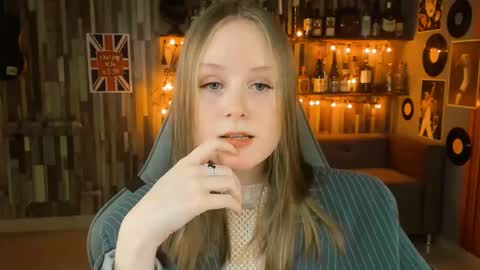 Snapshot of vivienleeigh chatting on February 20, 2025, 4:14 pm Vivien online show from February 20, 2025, 4:14 pm