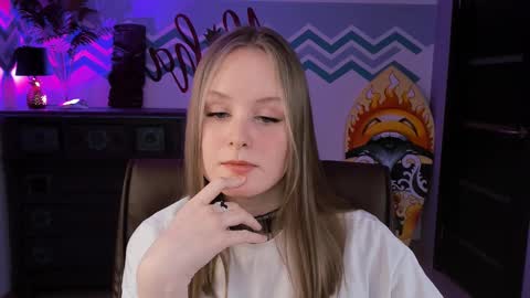 Snapshot of vivienleeigh chatting on March 2, 2025, 6:19 pm Vivien online show from March 2, 2025, 6:19 pm