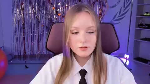 Snapshot of vivienleeigh chatting on March 7, 2025, 5:17 pm Vivien online show from March 7, 2025, 5:17 pm