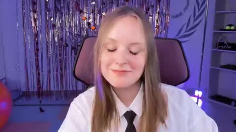 Snapshot of vivienleeigh chatting on March 7, 2025, 8:22 pm Vivien online show from March 7, 2025, 8:22 pm