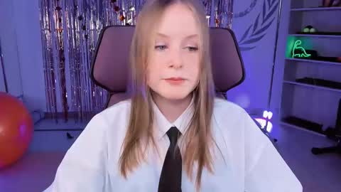 Snapshot of vivienleeigh chatting on March 9, 2025, 9:02 am Vivien online show from March 9, 2025, 9:02 am