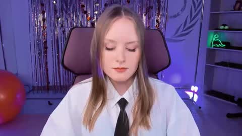 Snapshot of vivienleeigh chatting on March 9, 2025, 6:21 pm Vivien online show from March 9, 2025, 6:21 pm