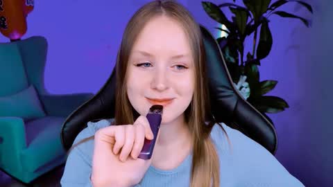 Snapshot of vivienleeigh chatting on September 18, 2025, 11:12 am Vivien online show from September 18, 2025, 11:12 am