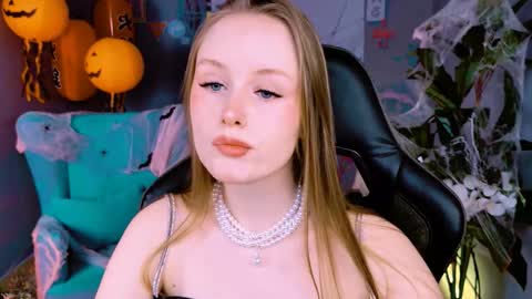 Snapshot of vivienleeigh chatting on October 18, 2025, 9:21 am Vivien online show from October 18, 2025, 9:21 am