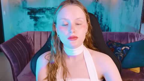 Snapshot of vivienleeigh chatting on November 1, 2025, 5:37 pm Vivien online show from November 1, 2025, 5:37 pm