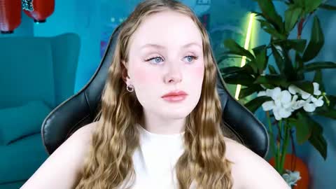 Snapshot of vivienleeigh chatting on November 4, 2025, 9:08 am Vivien online show from November 4, 2025, 9:08 am