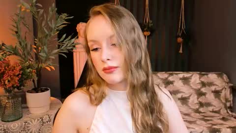 Snapshot of vivienleeigh chatting on November 27, 2025, 9:11 am Vivien online show from November 27, 2025, 9:11 am