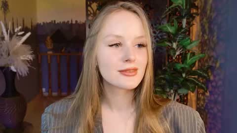 Snapshot of vivienleeigh chatting on November 28, 2025, 2:09 pm Vivien online show from November 28, 2025, 2:09 pm