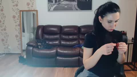 vivienne online show from March 8, 2025, 6:47 pm