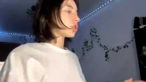 Vivi online show from November 25, 2025, 4:18 pm