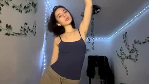 Vivi online show from December 4, 2025, 4:16 pm