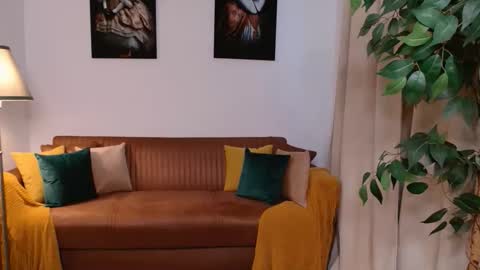 Vivienne online show from March 31, 2026, 4:07 pm