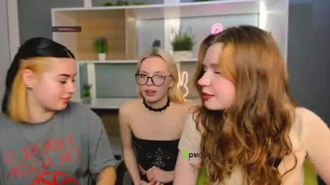 Snapshot of vivy_star chatting on February 27, 2026, 8:20 pm vivy_star online show from February 27, 2026, 8:20 pm