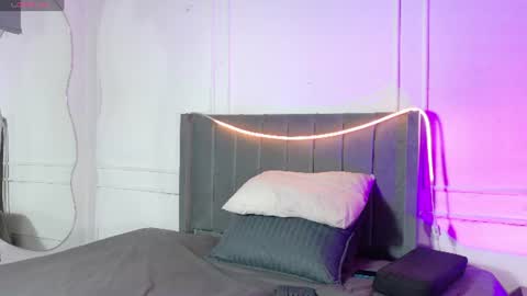 vix_hot online show from July 14, 2026, 12:22 pm