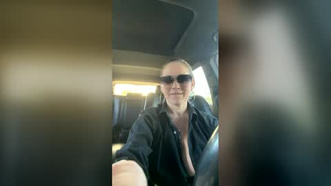 Snapshot of vixen1222 chatting on May 31, 2026, 2:46 pm vixen1222 online show from May 31, 2026, 2:46 pm