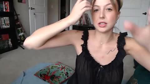 Snapshot of vixenliz chatting on January 6, 2026, 5:16 pm Liz online show from January 6, 2026, 5:16 pm