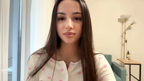 Miss Mia online show from April 3, 2026, 1:53 pm