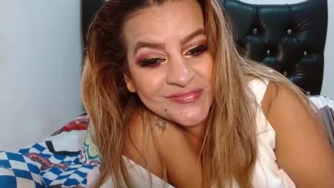 Venus online show from December 2, 2025, 1:00 am