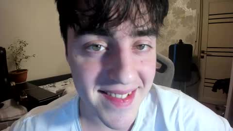 Snapshot of vlad1605 chatting on December 19, 2025, 12:34 pm Martin online show from December 19, 2025, 12:34 pm