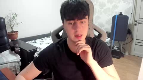 Snapshot of vlad1605 chatting on December 21, 2025, 5:03 am Martin online show from December 21, 2025, 5:03 am