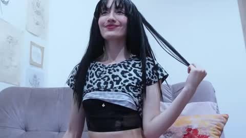 Snapshot of vlad_lola chatting on October 18, 2025, 2:14 am LOLA online show from October 18, 2025, 2:14 am