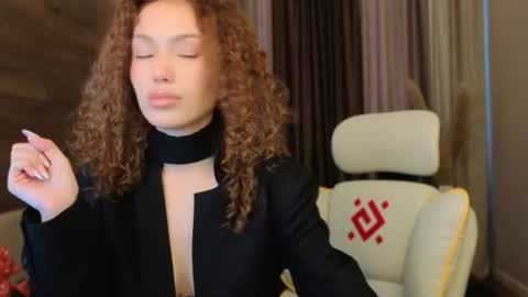 Lily online show from June 21, 2026, 5:32 am