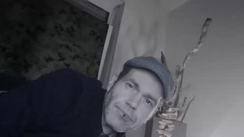 Snapshot of voyeuredeluxe chatting on January 16, 2026, 3:21 am voyeuredeluxe online show from January 16, 2026, 3:21 am