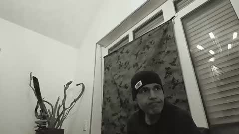 voyeuredeluxe online show from March 6, 2026, 2:19 am