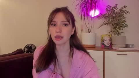 voyliza online show from September 29, 2025, 11:48 am