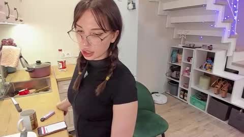 voyliza online show from October 5, 2025, 2:48 pm