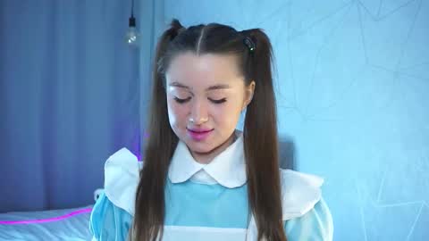 Snapshot of vvilly_wonka chatting on November 11, 2025, 1:49 am Ethal - thank you for thumb up online show from November 11, 2025, 1:49 am