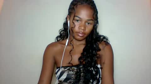 vynarahot online show from May 10, 2026, 4:50 am