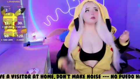 Snapshot of waifumochi_chan chatting on November 20, 2025, 3:39 am online show from November 20, 2025, 3:39 am