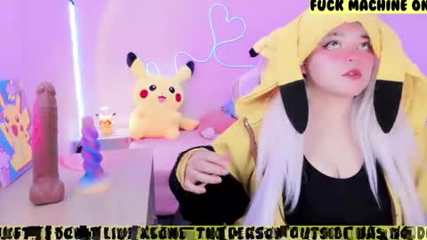 Snapshot of waifumochi_chan chatting on January 11, 2026, 10:04 pm online show from January 11, 2026, 10:04 pm