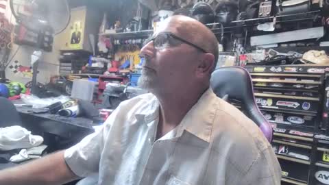 wakesblowinclouds online show from October 29, 2025, 8:38 am