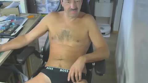 Snapshot of waldo72 chatting on October 27, 2025, 10:41 am Waldo online show from October 27, 2025, 10:41 am