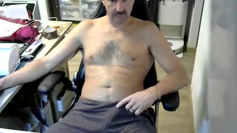 Snapshot of waldo72 chatting on November 12, 2025, 8:19 pm Waldo online show from November 12, 2025, 8:19 pm