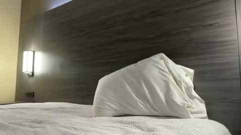 wanderlustgaal online show from October 12, 2025, 3:44 pm