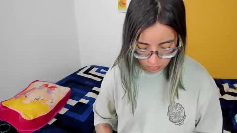 Waningrose  Lu online show from December 2, 2025, 1:50 pm