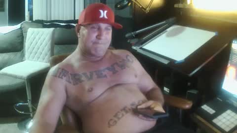 Snapshot of wantitbutyoucanthaveit chatting on March 7, 2026, 5:37 am inittogetitin online show from March 7, 2026, 5:37 am